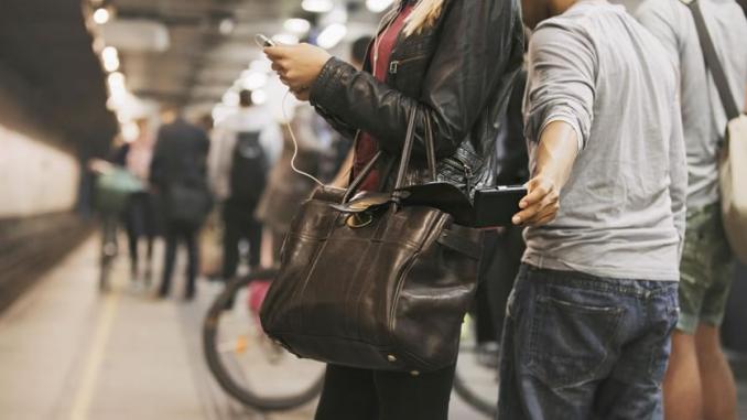 Bump and Grab Travel Scam