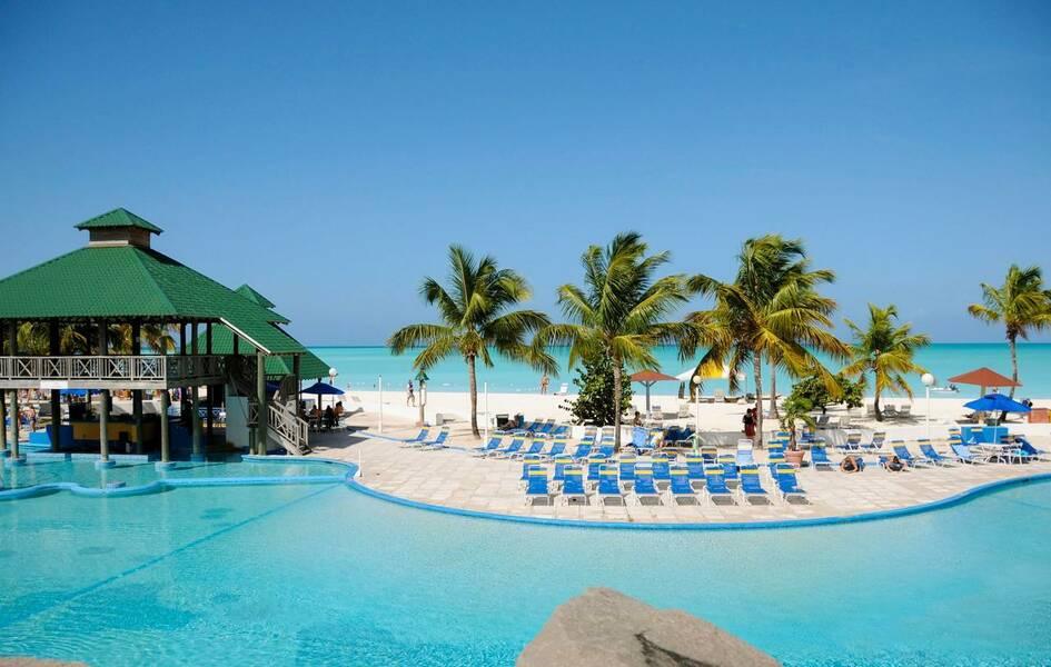 Jolly Beach Resort in Antigua