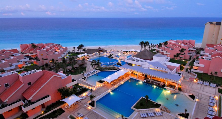 Omni Cancun swim up bar