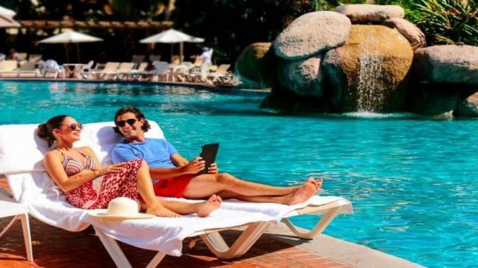 Couple at pool Free Velas All Inclusive Stays